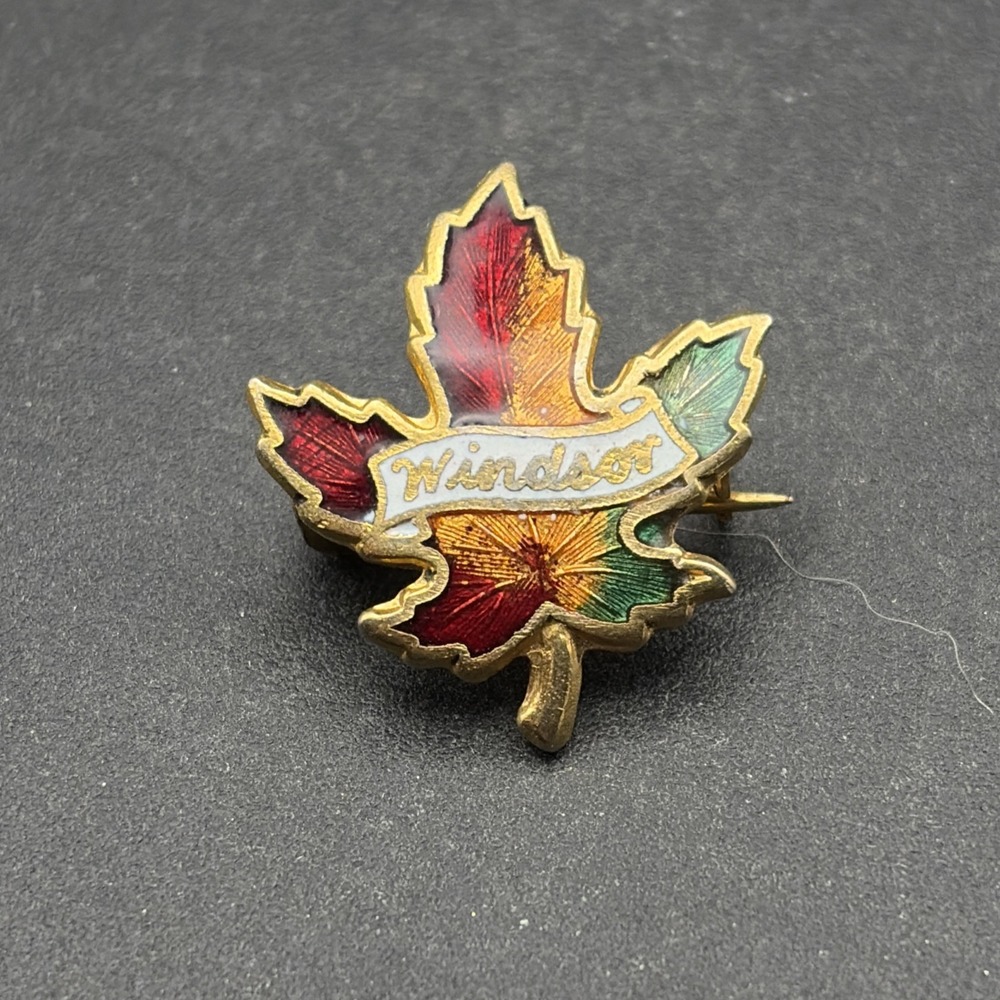 Windsor Canada Canadian Maple‎ Leaf Lapel Hat Pin